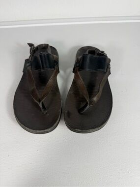 Chaco Brown and Black Leather Thong Sandals women’s size 6
